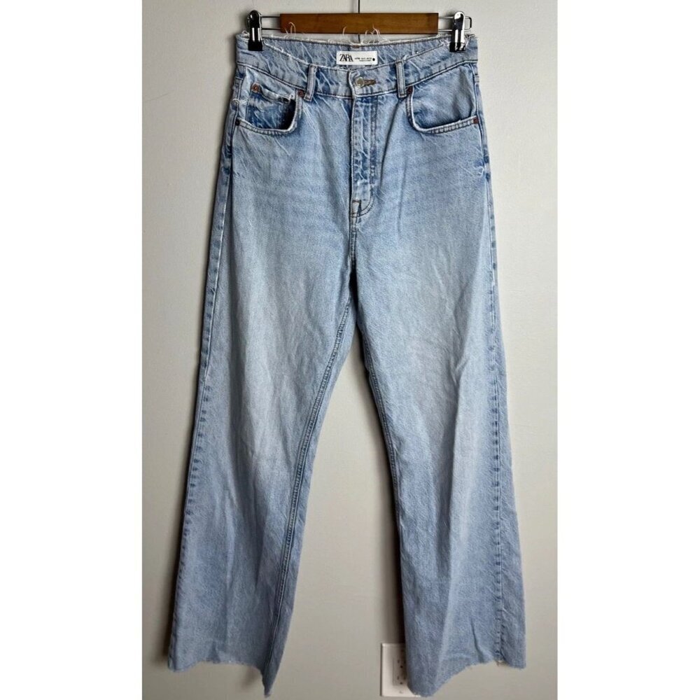 Zara Wide Leg High Rise Jeans Light Wash Denim US 6 EUR 38 Raw Hem Women’s